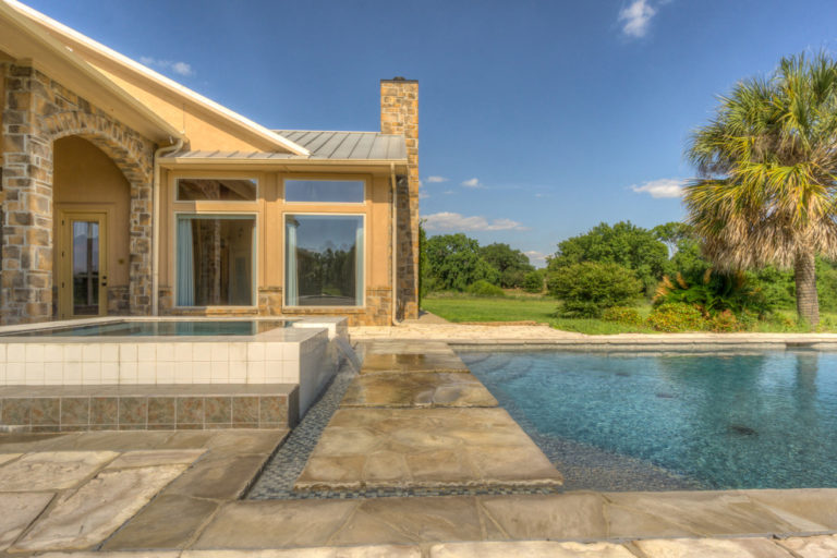 Large Entertaining Area Waterfront Properties & Golf Course Homes in